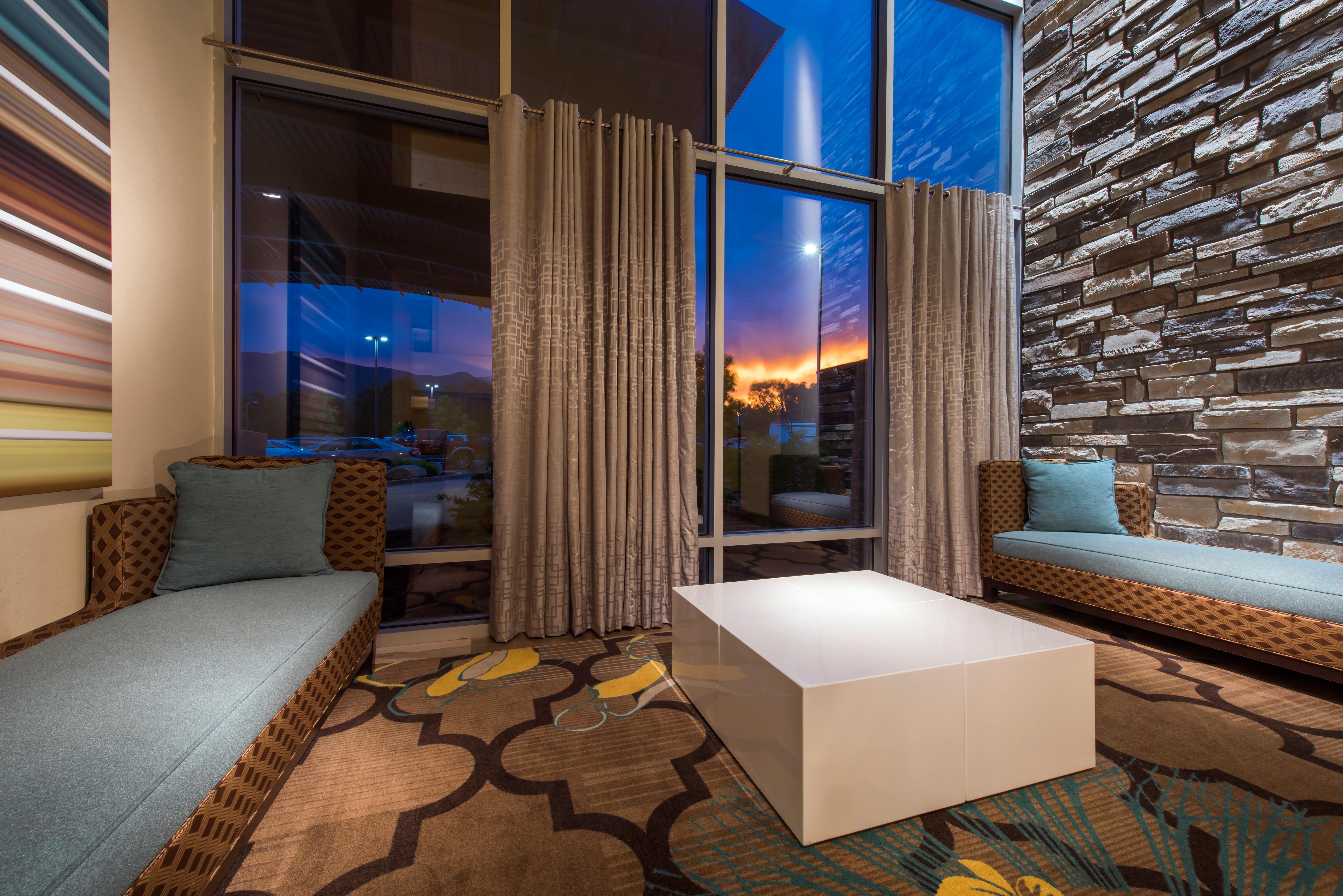 Holiday Inn Express & Suites Colorado Springs Central By Ihg Kültér fotó