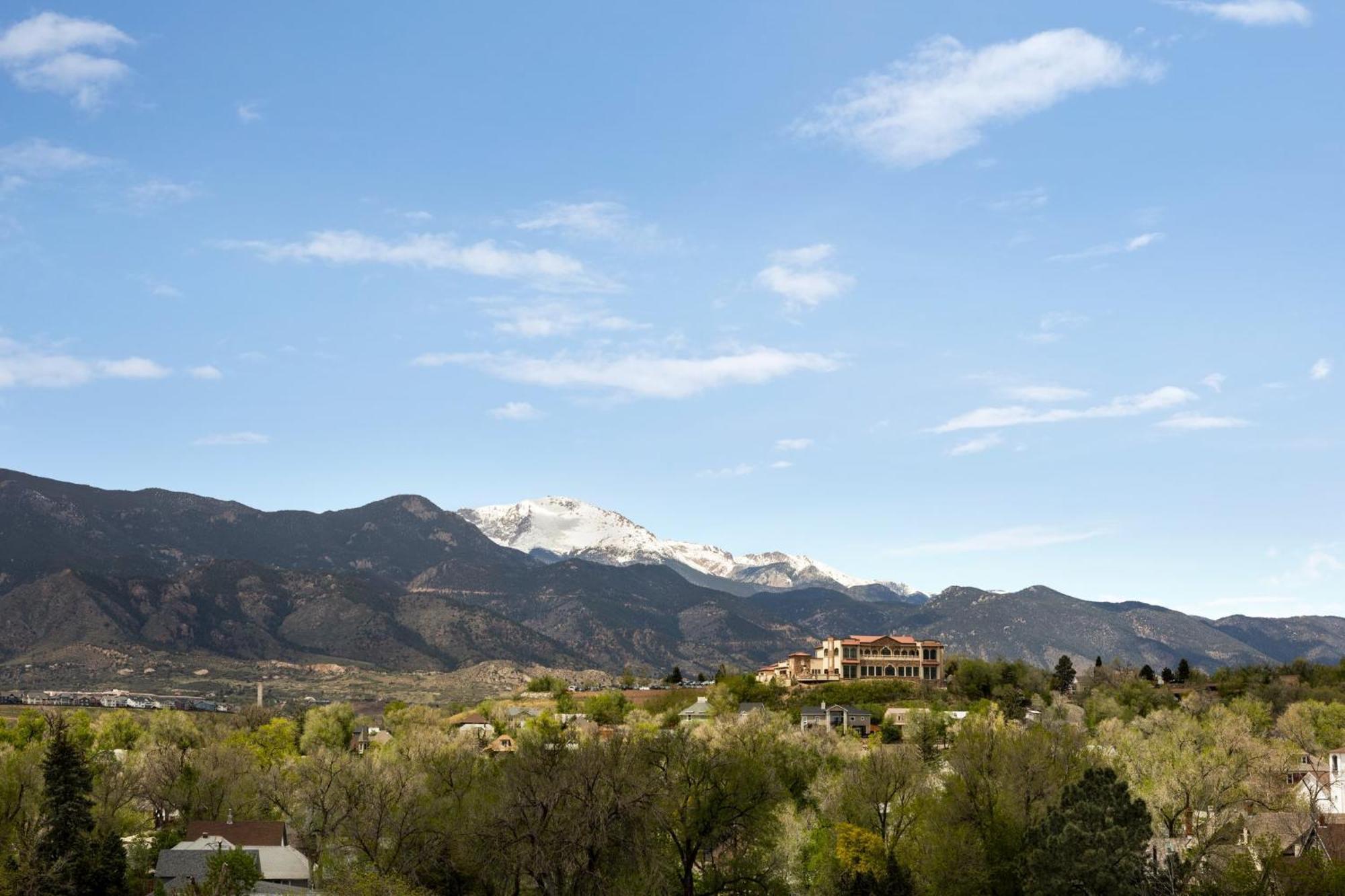Holiday Inn Express & Suites Colorado Springs Central By Ihg Kültér fotó