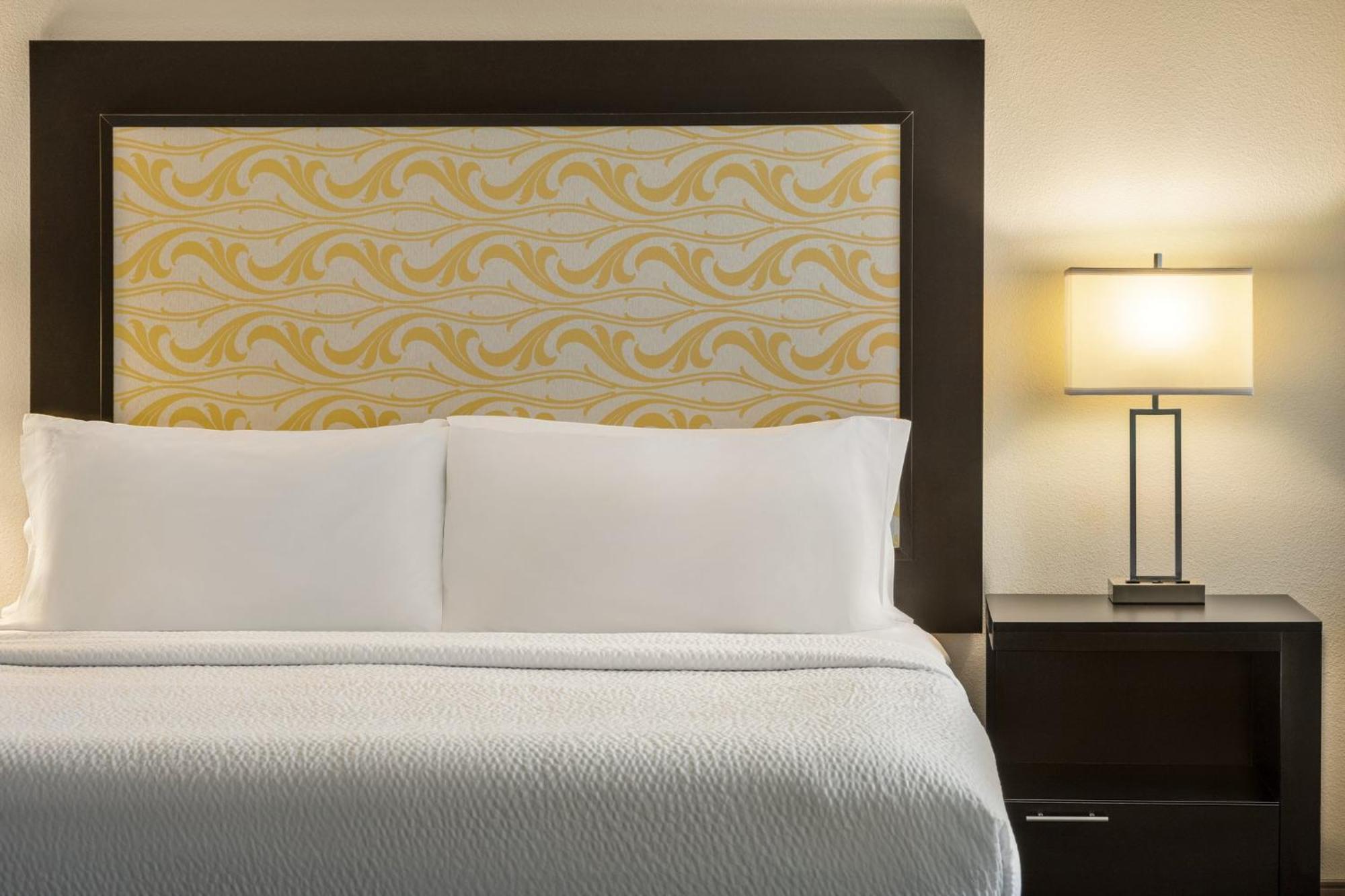Holiday Inn Express & Suites Colorado Springs Central By Ihg Kültér fotó