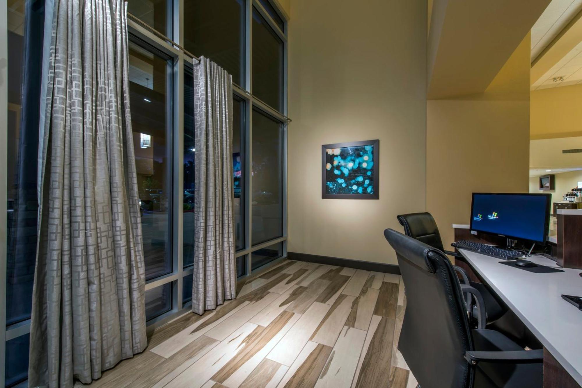 Holiday Inn Express & Suites Colorado Springs Central By Ihg Kültér fotó
